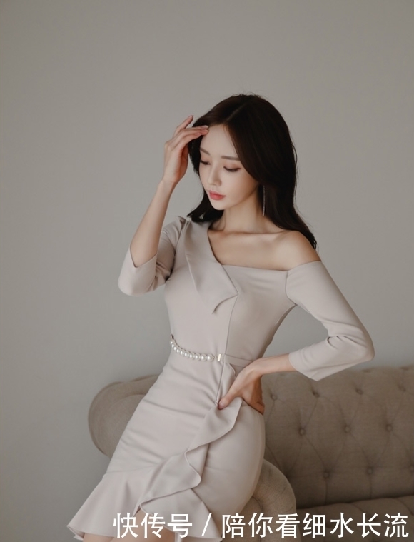 对称|孙允珠:珍珠不对称斜肩奶油礼裙,柔美而细腻,更添名伶淑女风采
