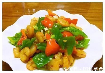 土豆炖牛肉|美食推荐: 甜玉米焖排骨、双椒虾仁、土豆炖牛肉、苦瓜回锅肉的做法