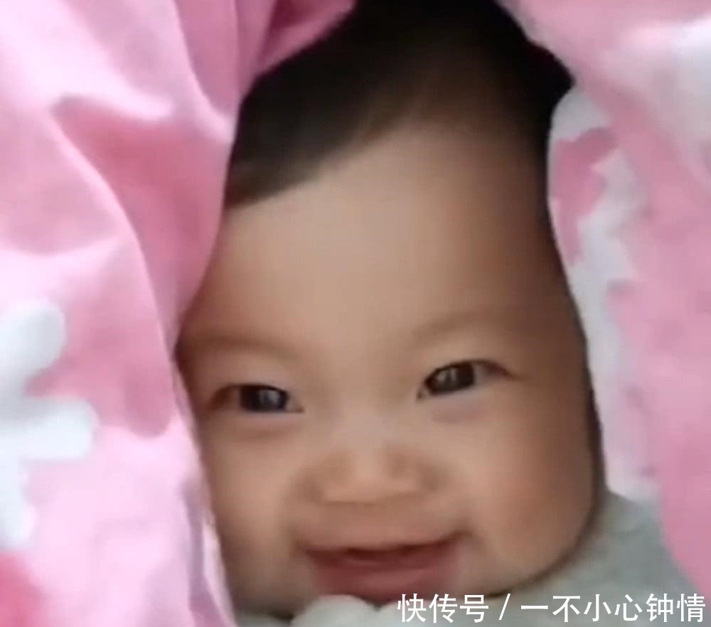 被子|宝宝不睡觉,妈妈偷偷去试探,掀开被子后让妈妈笑成花!