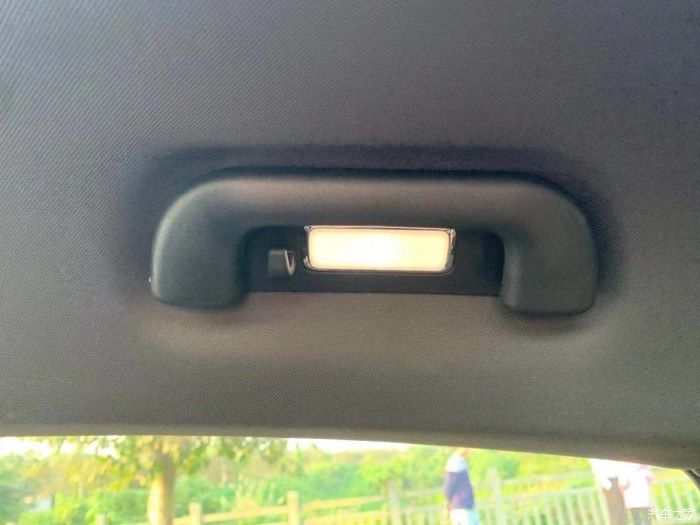 国产车|享受放荡不羁的赛力斯SF5,黑赛所向披靡!