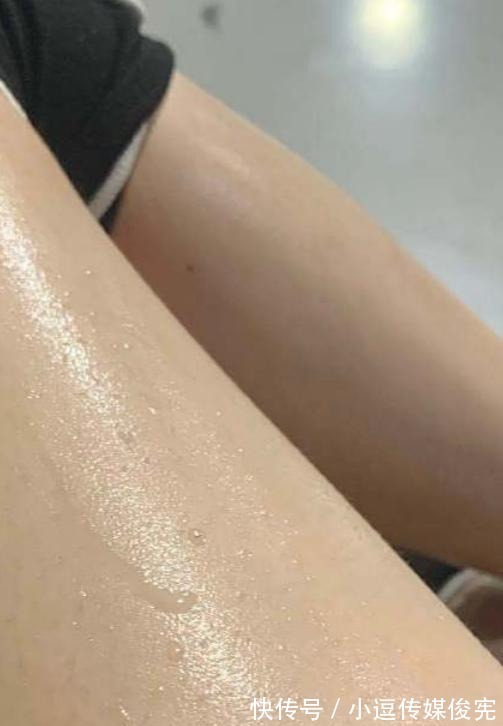 周洁琼晒“流汗照”，摘下面具看清颜值那一刻，场面一度心脏暴击