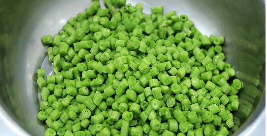 豆角粒打入一个鸡蛋，厨师长教你蒸豆角技巧，不粘连不坨块又清脆