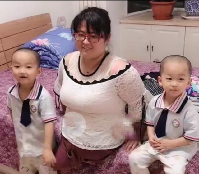 孩子|“无腿妈妈”不顾劝阻,坚持生下双胞胎,5年后的生活令人动容!