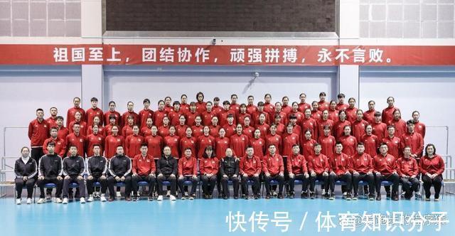 教练组|女排教练组“大换血”,27岁8年陪打教练或离队,郎平影响力渐弱