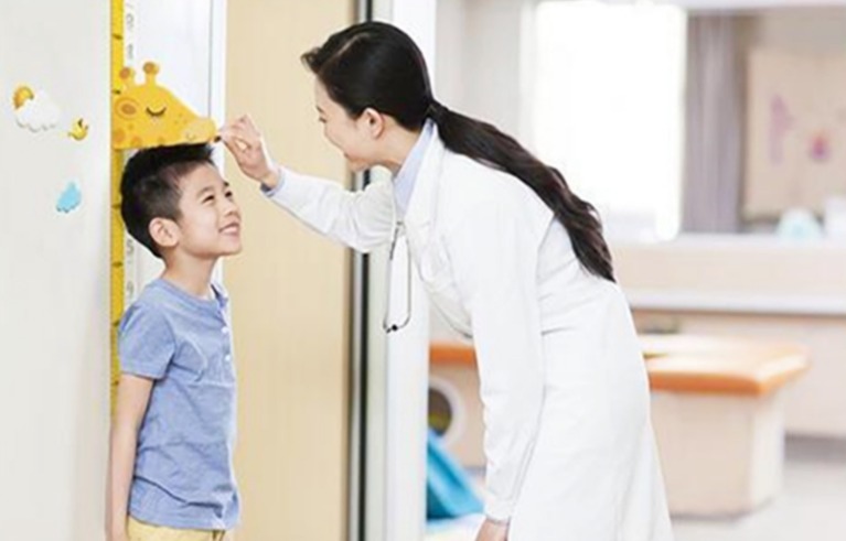 有3个特征的宝宝，将来很可能是个“大高个”，你家娃占几个