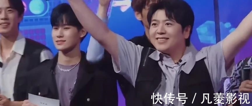 时代少年团成年组终合体,马嘉祺出现仅一秒,与何老师意外撞衫