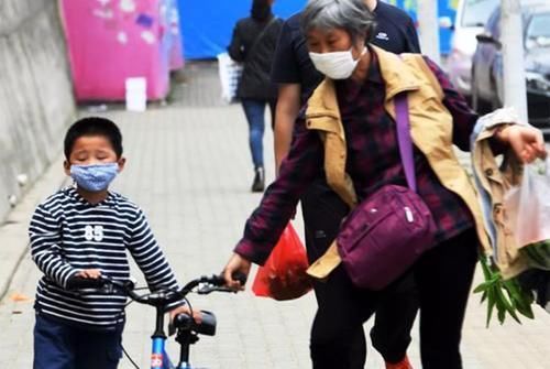 习惯|长大后疏远妈妈的孩子,大都经历过三件事,妈妈年轻的习惯是祸根