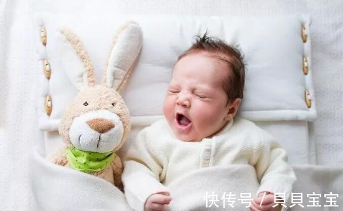 父母|宝宝睡不踏实、“满床滚”?可能是在向你传递信号,父母别不知道