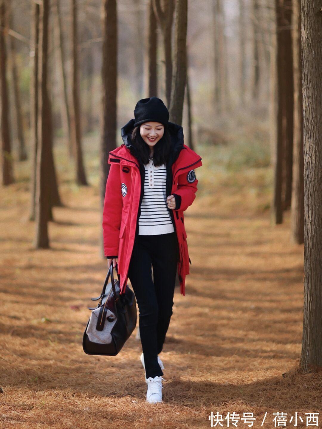 毛衣 如何将基础款羽绒服穿出时尚感?这几点搭配小技巧,越早知道越好