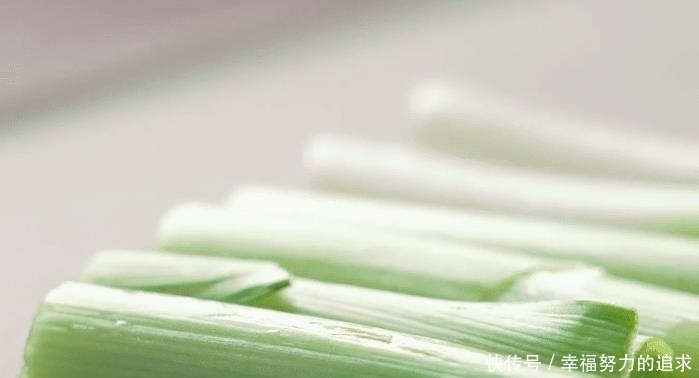 分享|用平底锅分享一款鸡肉串串,肉嫩鲜甜,焦香四溢,孩子特爱吃