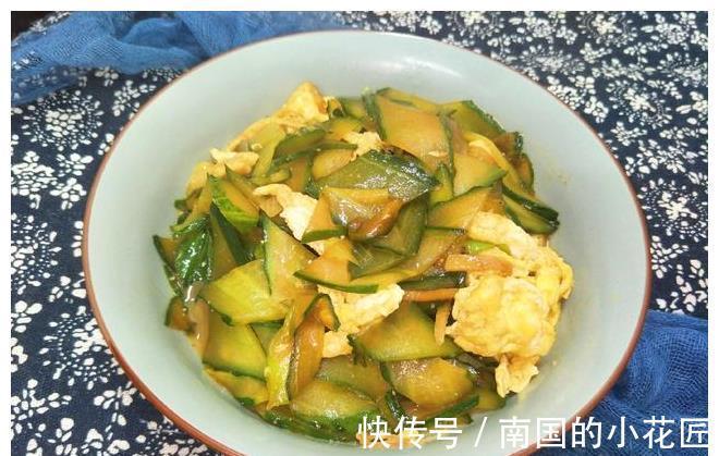 黄瓜炒鸡蛋|炒黄瓜时,记住“放3味”,黄瓜不硬,入味好吃又香嫩