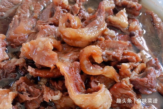 炖牛肉时,只需加入一勺特殊食材,牛肉软烂鲜香没腥味,百试百灵