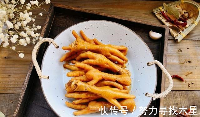 卤鸡脚|自己在家做卤鸡脚，Q弹可口，制作简单又好吃！