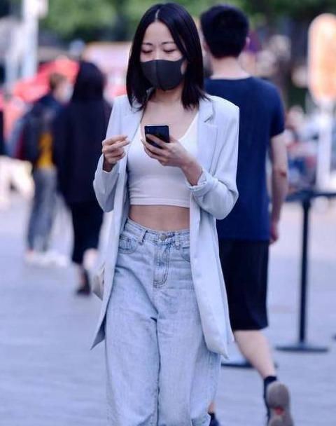 时尚 身材高挑的小姐姐,一条绿色的连衣裙,时尚魅力好身姿