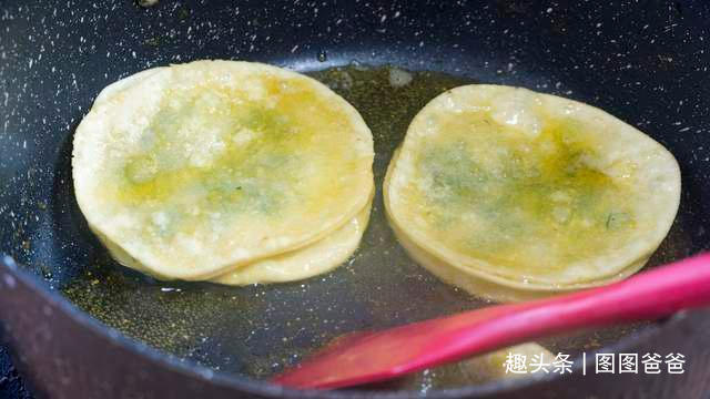 早餐别吃包子馒头了，1块钱饺子皮，5种巧用，美味解馋，孩子最爱