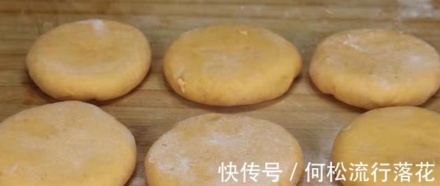 绿豆里加2个红薯，这样做健脾开胃又解馋，大人小孩都爱吃，真香！