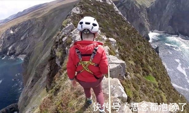 鏡報(bào)|一名年僅五歲的小男孩獨(dú)自穿越623英尺高最為可怕的斯特拉爾海崖
