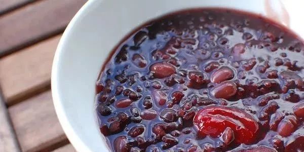 子宫光滑的女人,一般爱吃4种食物,若你也喜欢,子宫应该也不错