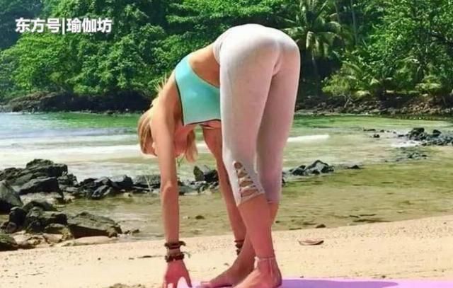 一条腿|想要平坦小腹坚持5个瑜伽动作，美化小腹线条，练出马甲线