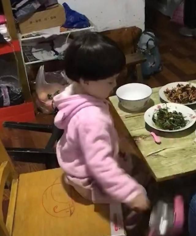 孩子注意力|孩子自主进食前，如何正确喂饭？很多妈妈第一步就做错了