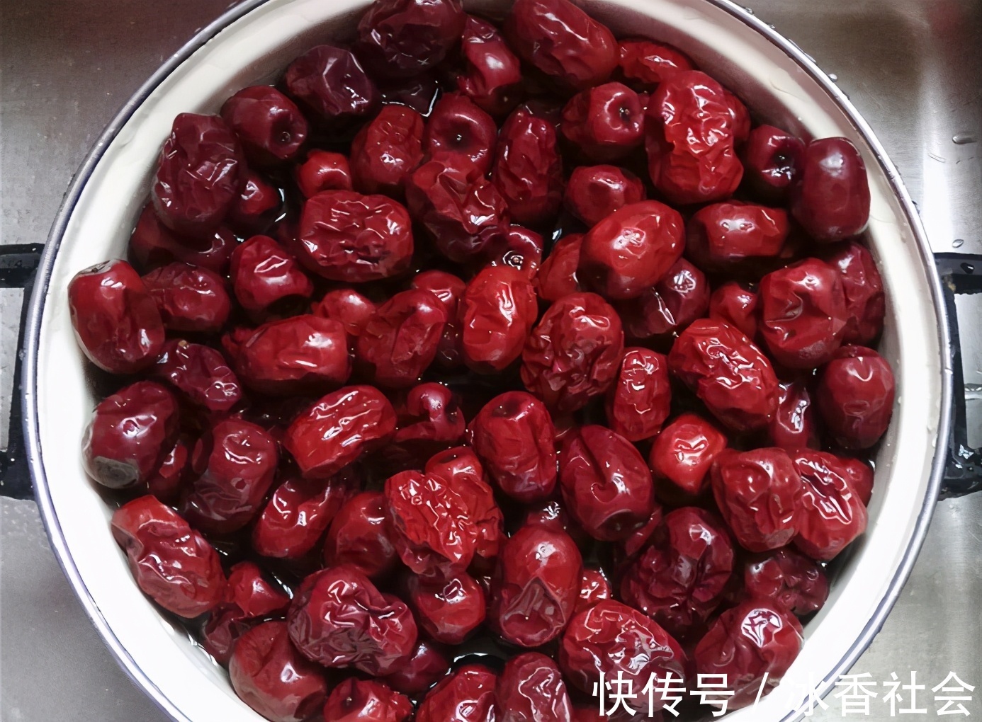 去皮|红枣泥不用出去买着吃了,不去皮不加糖,1斤红枣做一大碗