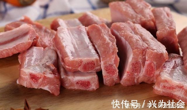 买排骨,要分清“前排”和“后排”,差距挺大,弄懂再买心有底