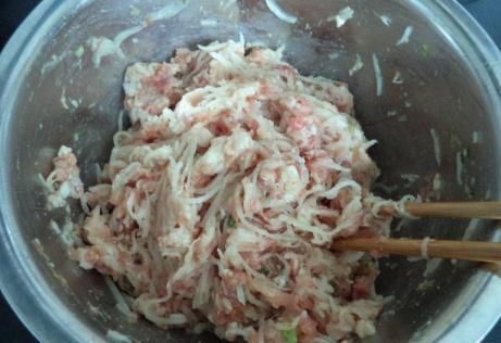 蒸萝卜馅包子,别再焯水了,教你正确做法,包子鲜美暄软又多汁