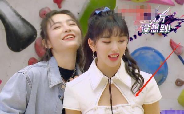 孔雪儿的偶像包袱有多重?参加儿童综艺节目,穿着“暴露”惹争议