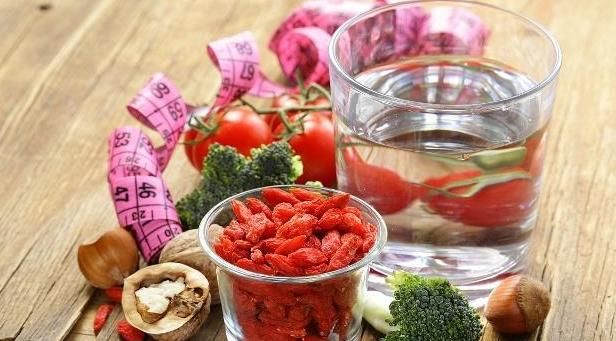 枸杞嚼着吃好还是泡着喝好？或许很多人不清楚，别再吃错了！