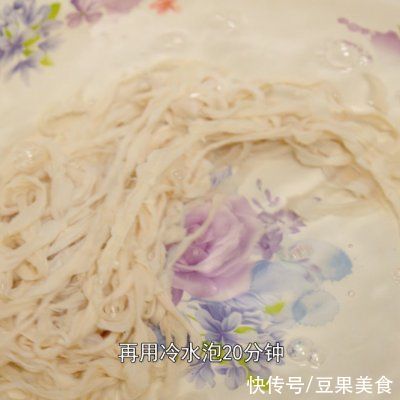  年货腊肠做法来了，日晒5天烟熏半个月，最后焖饭吃太香了