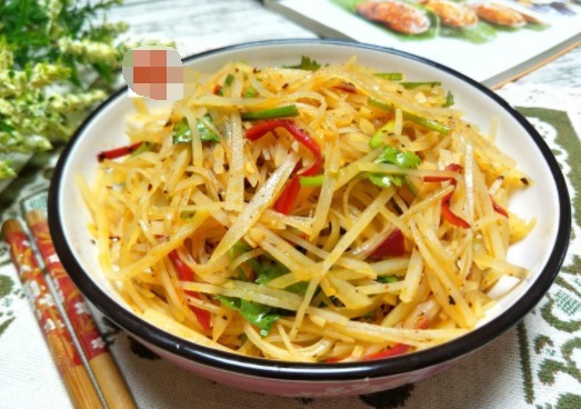 这样吃土豆,清脆爽口,酸辣适中,好吃又过瘾,一盘不够