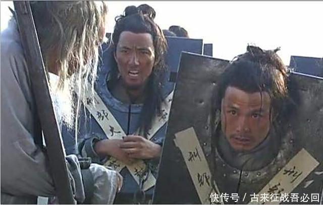 功臣|皇帝对功臣说:你儿剑法不错,功臣把儿子首级砍下,扔皇帝面前