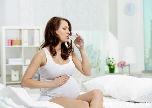 宿便|便秘的罪魁祸首找到了,空腹喝这3种水,宿便和你说拜拜了
