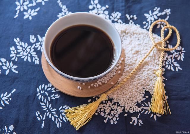 千里江陵看轻舟|鹧鸪天十阙:楼外清香卉几朵，千里江陵看轻舟