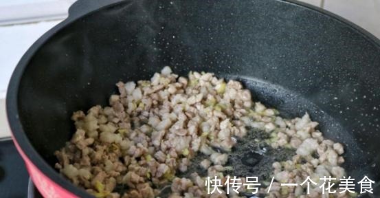 拌面还是香菇肉酱好吃,经典的味道,顺滑劲道!
