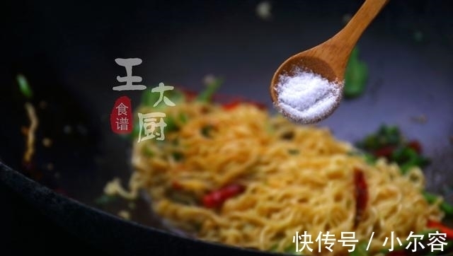 方便面|方便面别再煮了，这样一做口感Q弹、韧性十足，一次两包都不够。