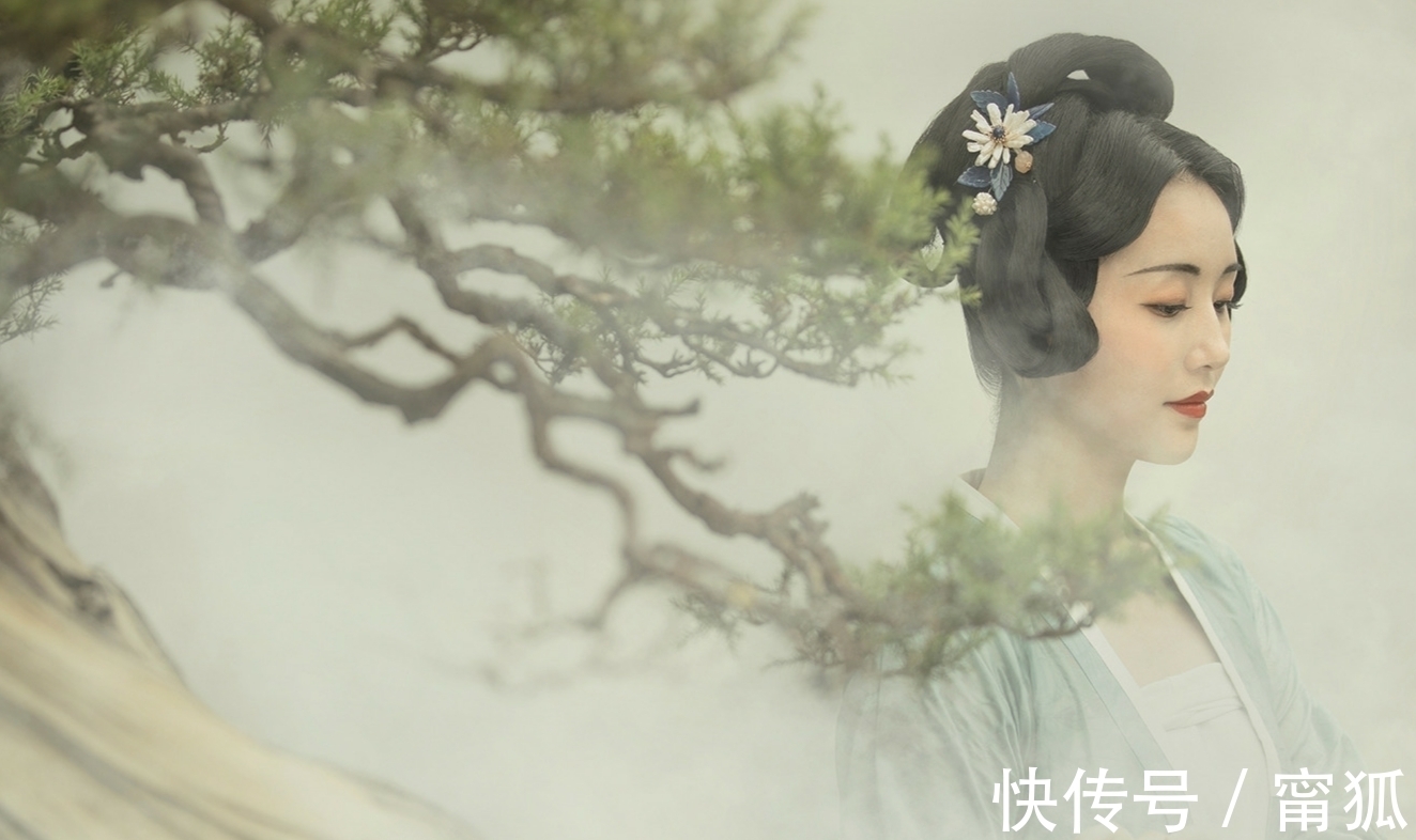 红伞#七绝·三十九首丨雁留斜影云堆月,梦与何人共举觞?