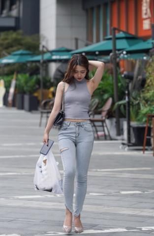 休闲装|小姐姐爱穿迷人的牛仔裤,休闲减龄又优雅,性感加倍!