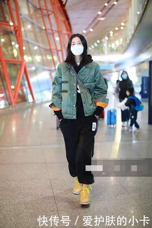 基础|冬天怎么利用基础款穿得保暖又时髦,跟刘雯学就对了