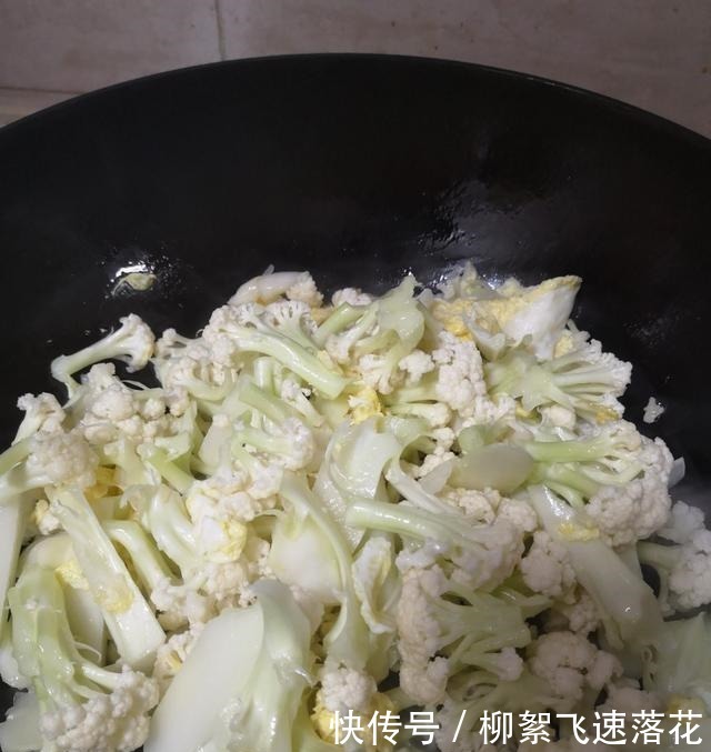女性不要错过一道菜,每周吃两次,排出毒素子宫干净,气色好