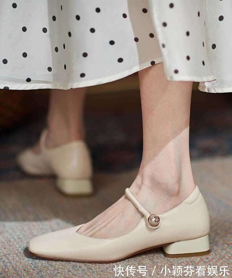 穿搭 女生秋冬穿风衣时,不管高矮,搭配这5双鞋子,照着穿都很高级