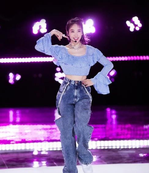 《创造营3》宋茜穿露腹装跳主题曲,一个动作暴露舞蹈难度系数五颗星