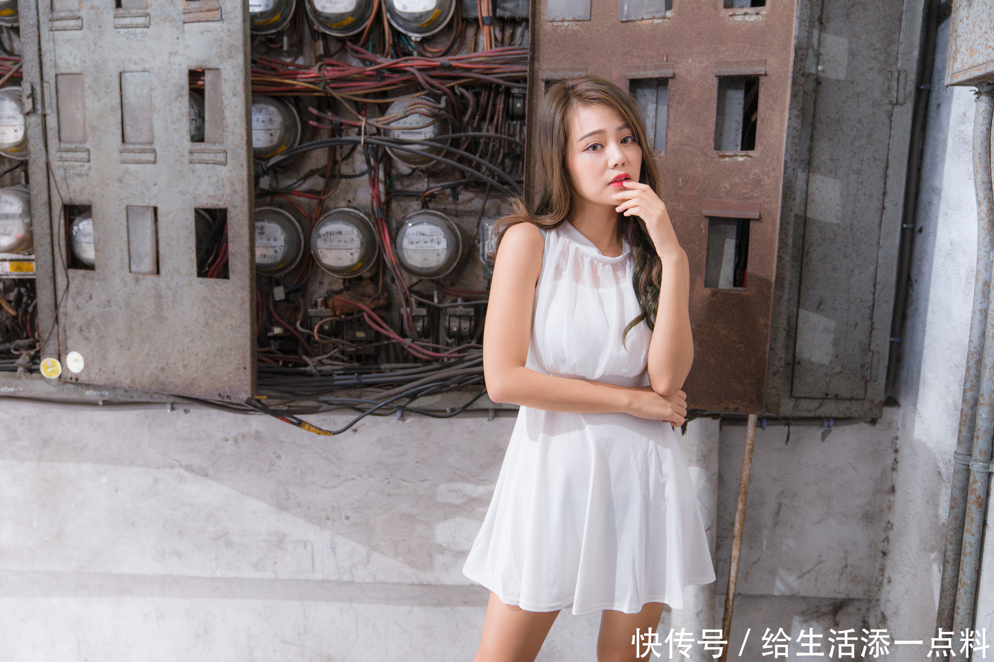 什么白色连衣裙好看 清新白色连衣裙让你轻松成为焦点