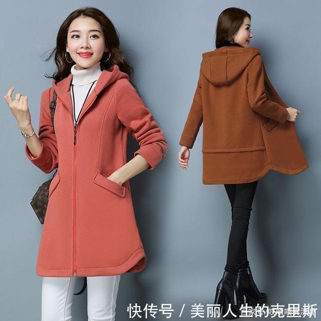 洋气|哇塞!这么漂亮的“松垮装”,看看下图女人穿扮,比皮草还洋气