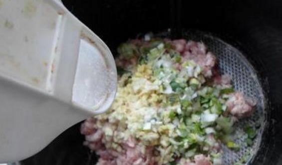 芹菜|用它做饺子馅,比芹菜好吃,比韭菜营养,老公都吃嗨了