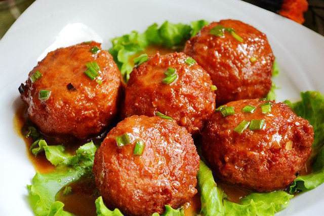 狮子头都吃过，但是你吃过有蛋黄的吗？色香味俱全，大人小孩最爱