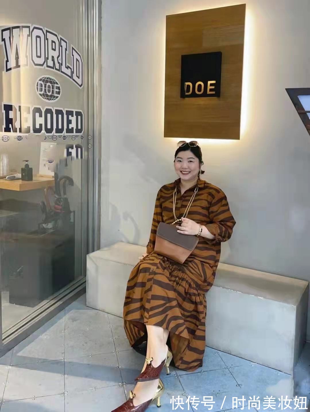 穿搭 这才是中年微胖女人该有的穿搭,高级简约又显贵,无关身材