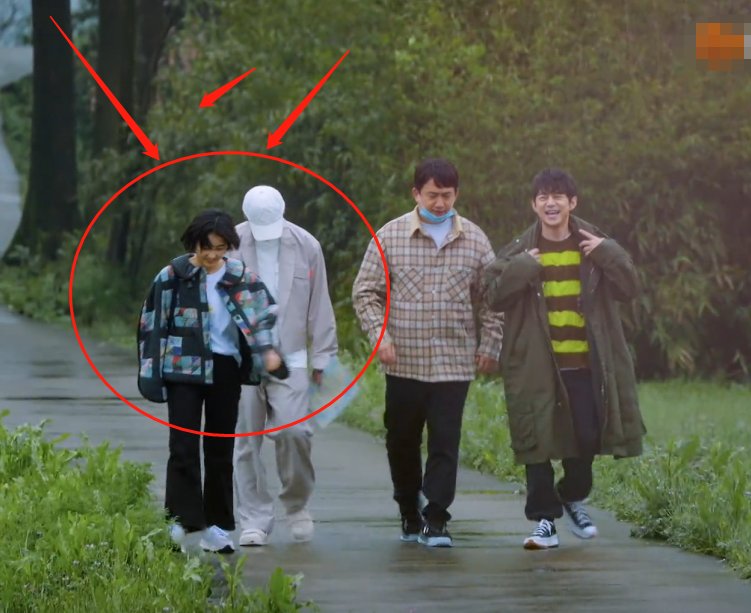 导演为何只选张子枫一位常驻女嘉宾？看完首期节目后，终于明白了