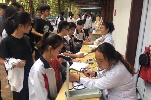 瓶颈期|孩子身体出现4个特征,说明身高进入“瓶颈期”,做父母的要注意