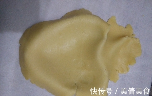 瓜瓣儿|南瓜别再煮粥，教你一种新吃法，比南瓜饼还要香，上桌都抢着吃！